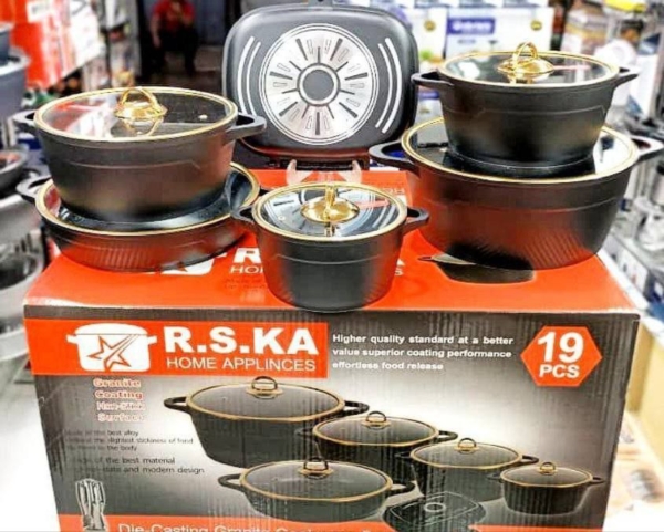 سرویس قابلمه  ۱۹ پارچه ارسکا R . S . k چدن داخل گرانیت درب و دستگیره طلایی