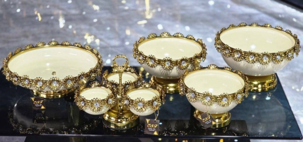 سرویس ۵ پارچه طلایی نگین دار