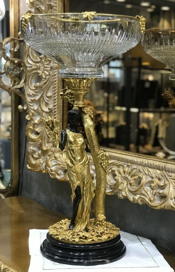مجسمه درختی میوه خوری بانو ریسه بدست برنز پرکار