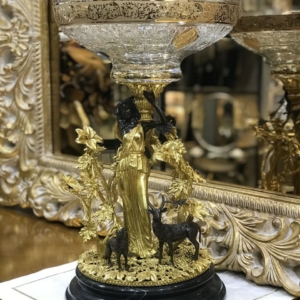 مجسمه درختی مجسمه برنز گوزن گرگ و بانوی کوزه بدست