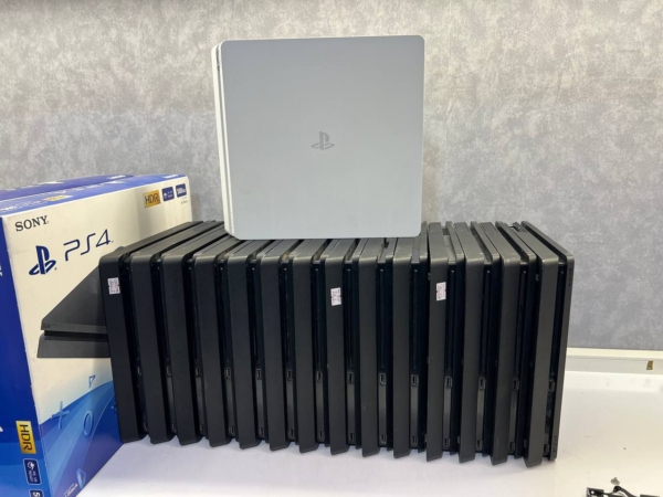 کنسول بازی Ps4 slim 1Tb اكانتي