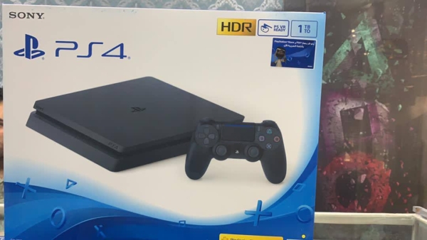 PS4 Slim (1tra)standard