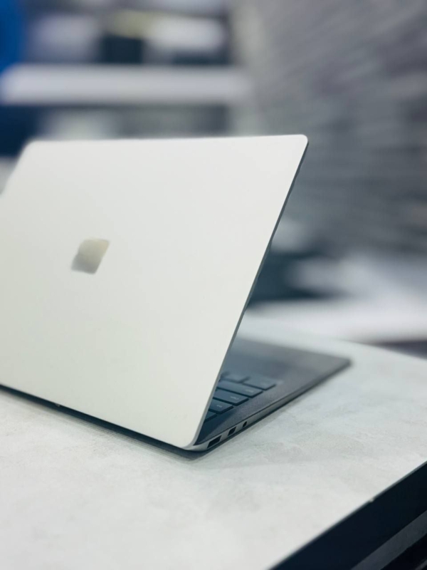 Surface laptop 2