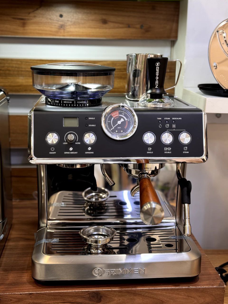 اسپرسو ساز حرفه ای نیمه صنعتی برند گریمنGR_EM505