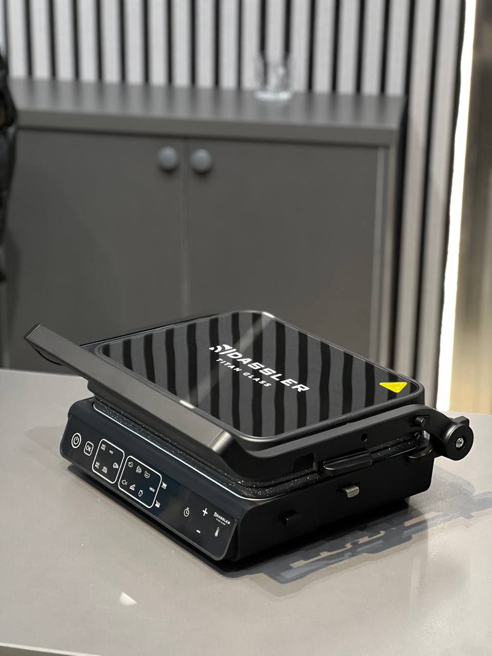 ساندوج ساز و گریل داسلر مدل تایتان گلاس