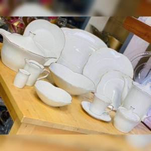  سرویس چینی ۱۰۴  پارچه سفید لب طلا قالب اسپرینگ 12نفره پردیس